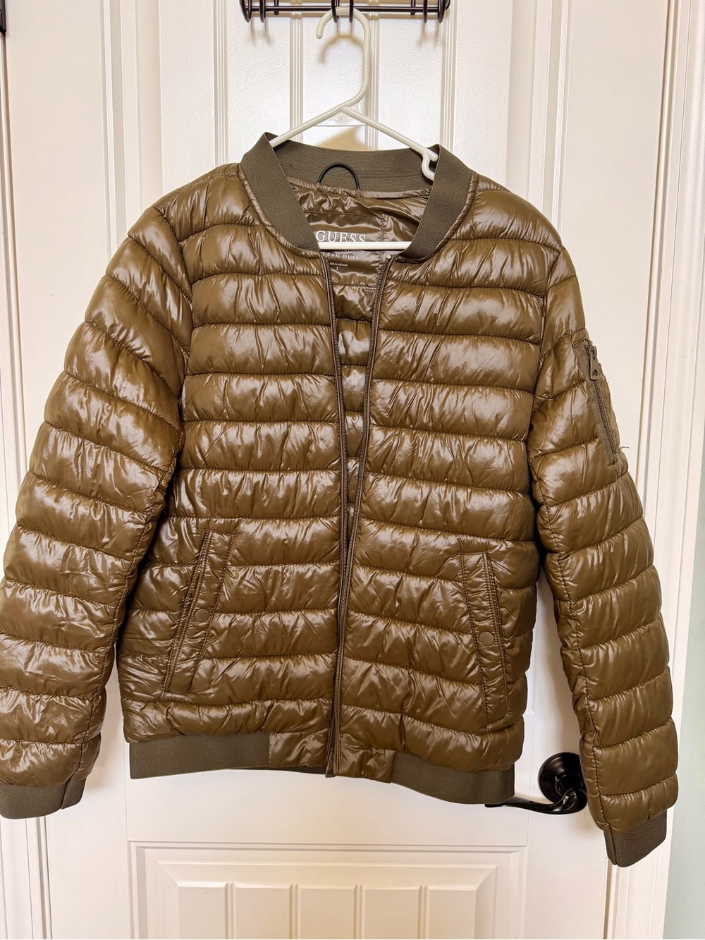 Guess Men’s Size Small Quilted Bomber Jacket in Olive Brown - NEW!